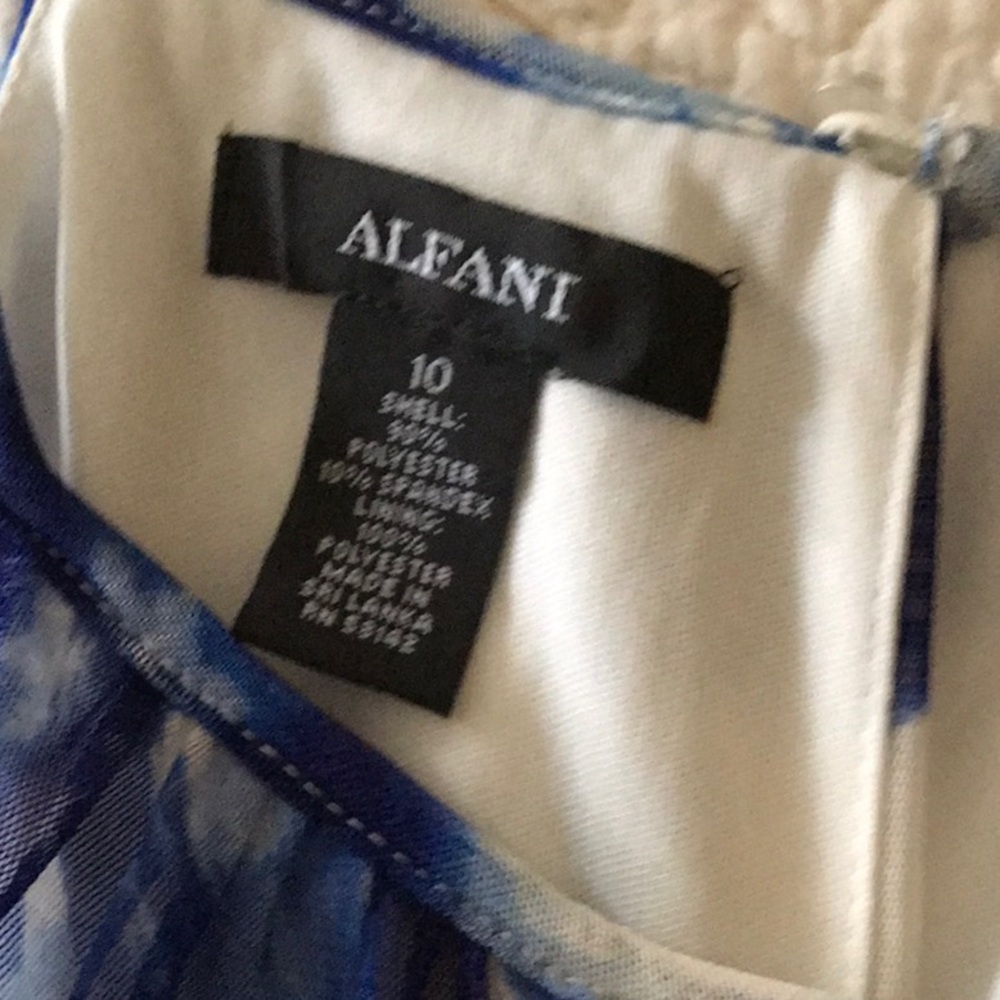 Dress - Picture 4 of 4